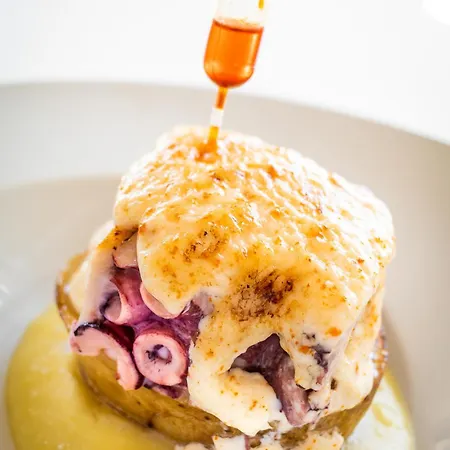 ホテル パラドール デ エル サレール エル・サレール