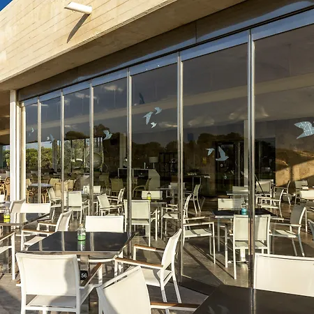 ホテル パラドール デ エル サレール エル・サレール